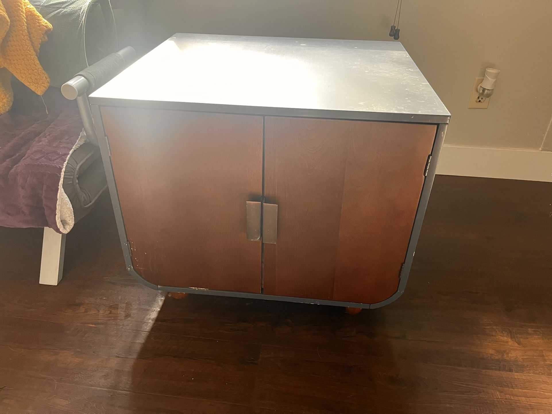 Decorative hidden cat litter box