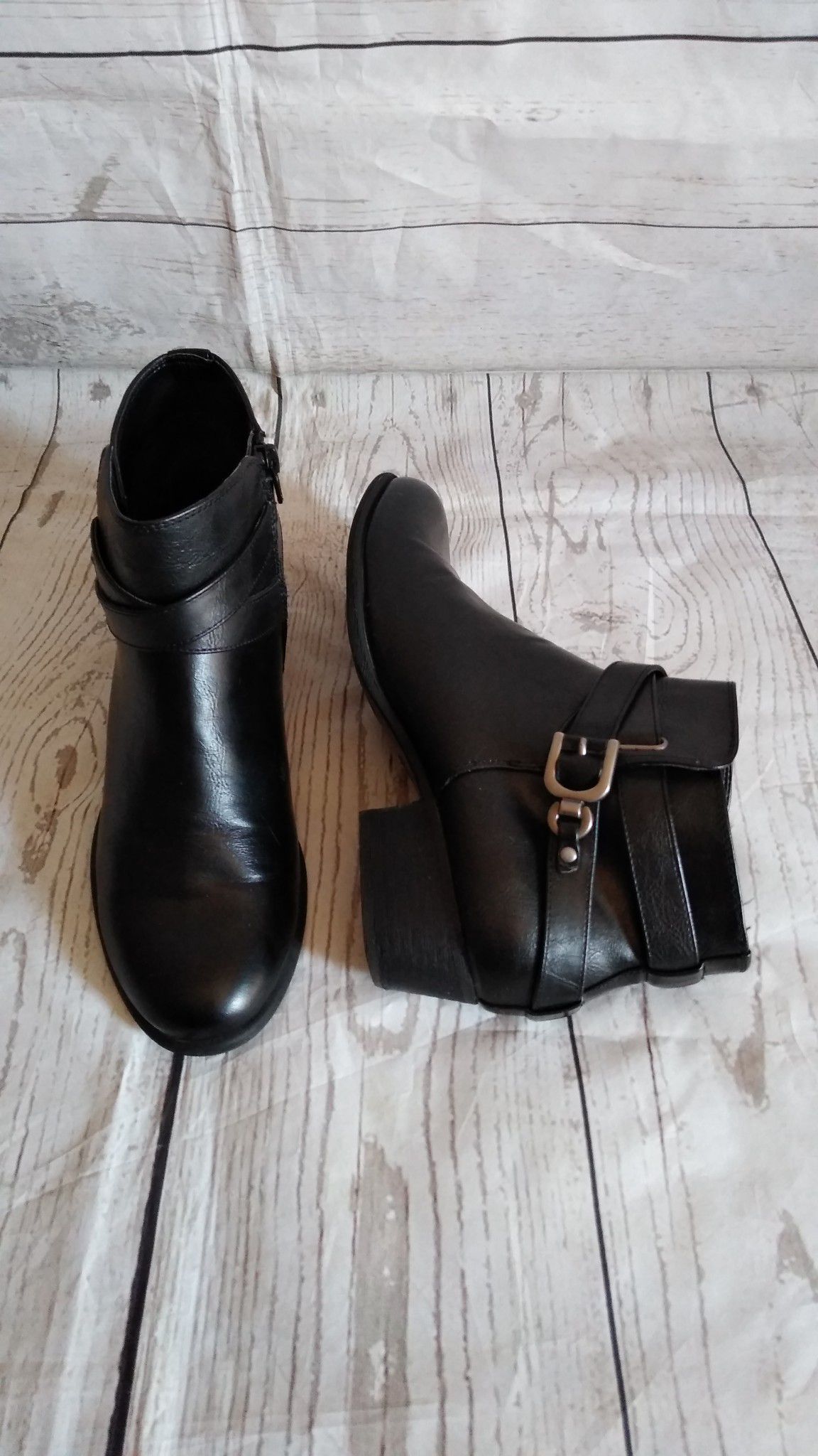 Beautiful Unisa boots , women's size 8.5 ( excellent condition )