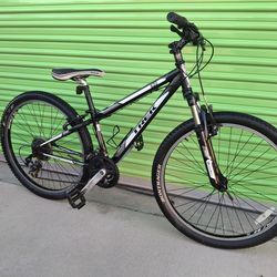 TREK HYBRID BIKE 21 SPEEDS TIRE 26 SIZE S 5.5 DOWN