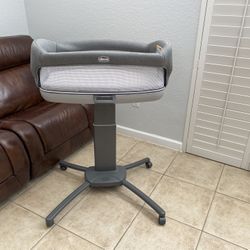 Chicco Bedside Bassinet Baby Bed And Changing Station / Table