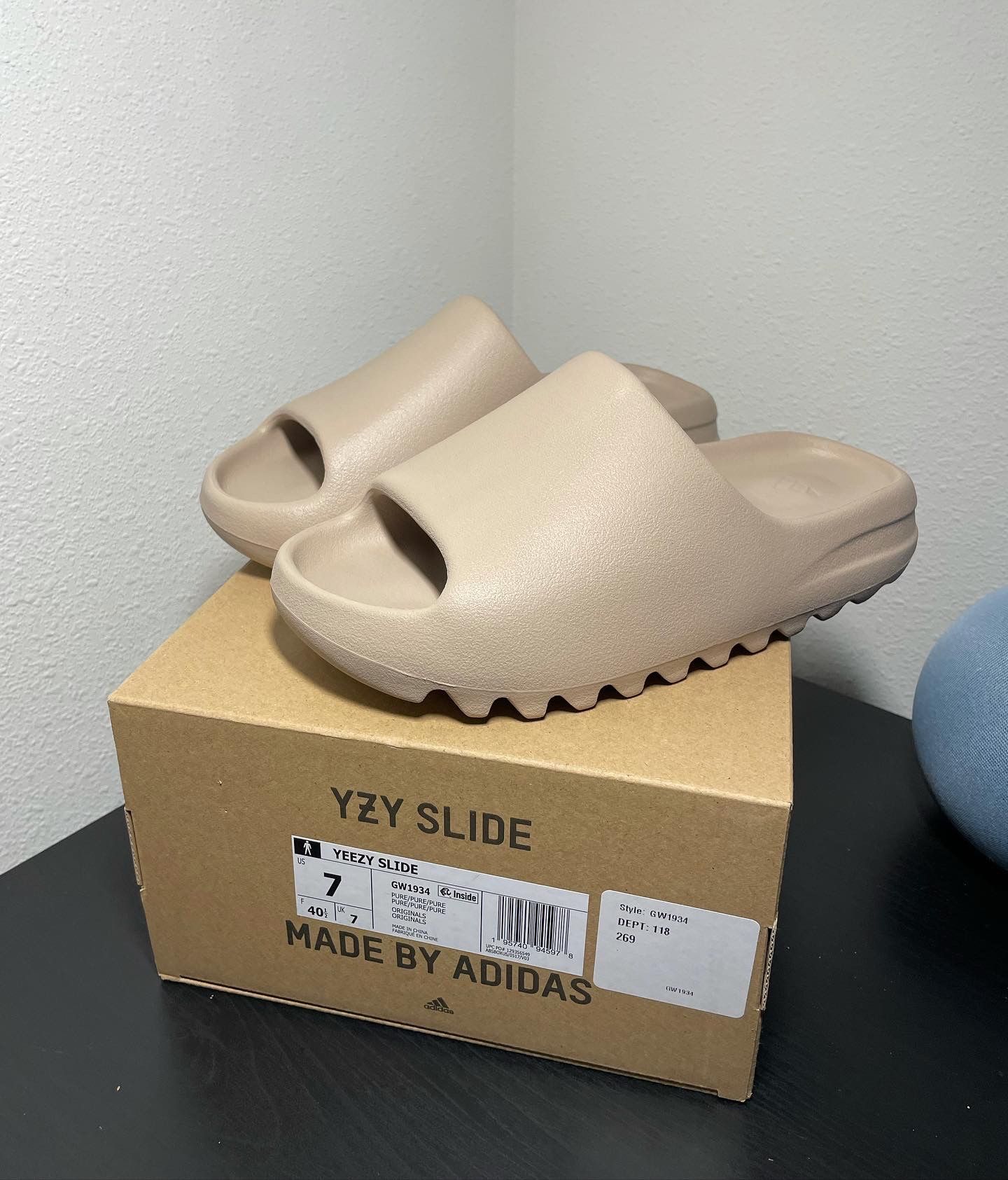 Yeezy Slide Puré 🤍🤍🤍🤍 Brand New Size Comes With Receipt