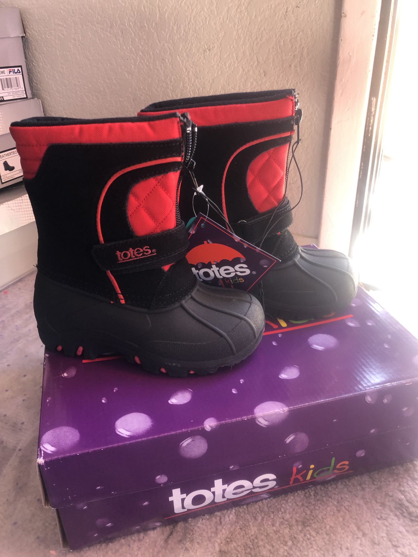 New toddler snow boots size 9