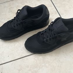 Air max 90’s black size 13