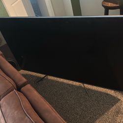 75” Hisense Roku Tv *NEEDS REPAIR*