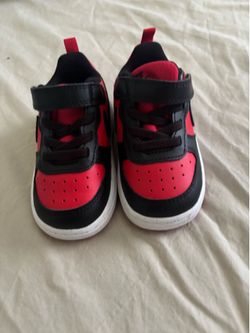Toddler Air Jordan 1 Low Shoes – Black/red - size 6c -Excellent Condition