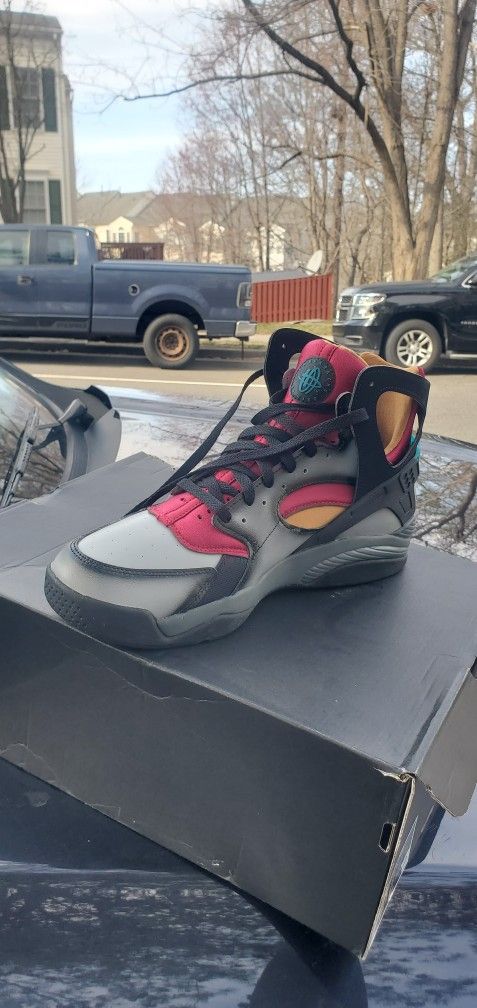 Nike Huarache Size 13