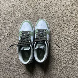 Nike Dunks 9.5