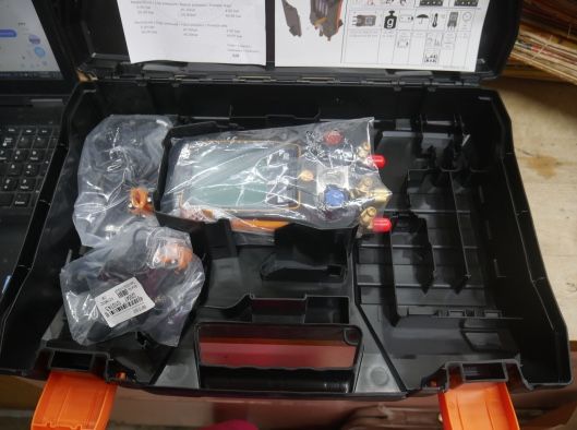 Testo 550s Digital Manifold Kit, No Hoses Included W/ 2 Wire Probes OPEN BOX. BOX WAS OPEN FOR INSPECTION. 