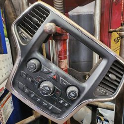 2016 2017 Jeep Grand Cherokee Center Dash Climate Control P(contact info removed)7AE OEM !