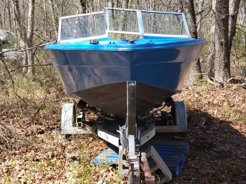 Cruiser for sale. 88 Evinrude & trailer included