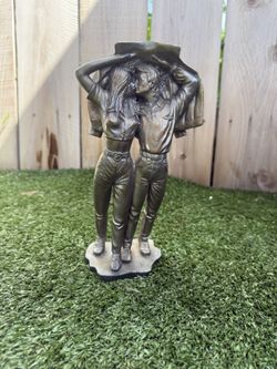 Vintage 1995 Avery Creations Lovers Kissing Sculpture