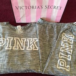 PINK VICTORIA SECRET FLEECE CLASSIC CREW SWEATSHIRT AND FLEECE CAMPUS SWEATPANTS SIZE LARGE NWT Pick up location in the city of Pico Rivera 