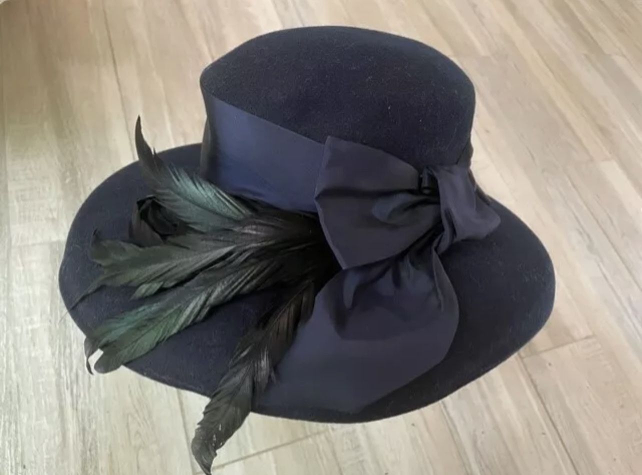Vintage Plaza Suite Betmar New York Dark Blue Wool Brim Hat Large Bow Feathers