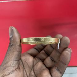 CARTIER 18K LOVE BRACELET CLASSIC MODEL  BRACELET WIEGHT IS 9.1 GREAT CONDITION SELLING IT FOR $1,699 ‼️