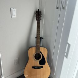 Acoustic Guitar Yamaha F325D with stand
