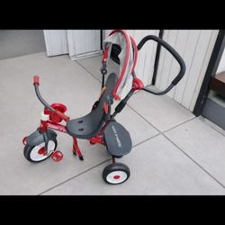 Radio Flyer Deluxe Steer and Stroll Tricycle