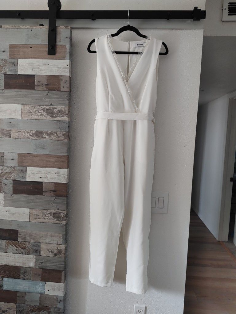 White Jumpsuit.. Like New.. Never Got To Wear.