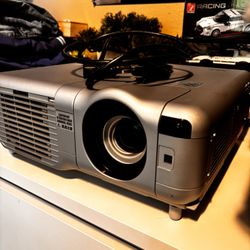 NEC MT1075 Projector 