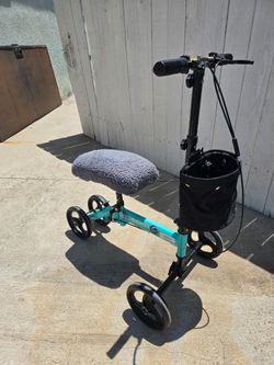 Knee scooter with wool pad cover and basket
