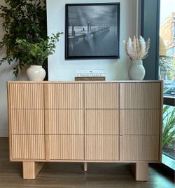 Modern 6 Drawer Dresser – Fluted Natural Oak