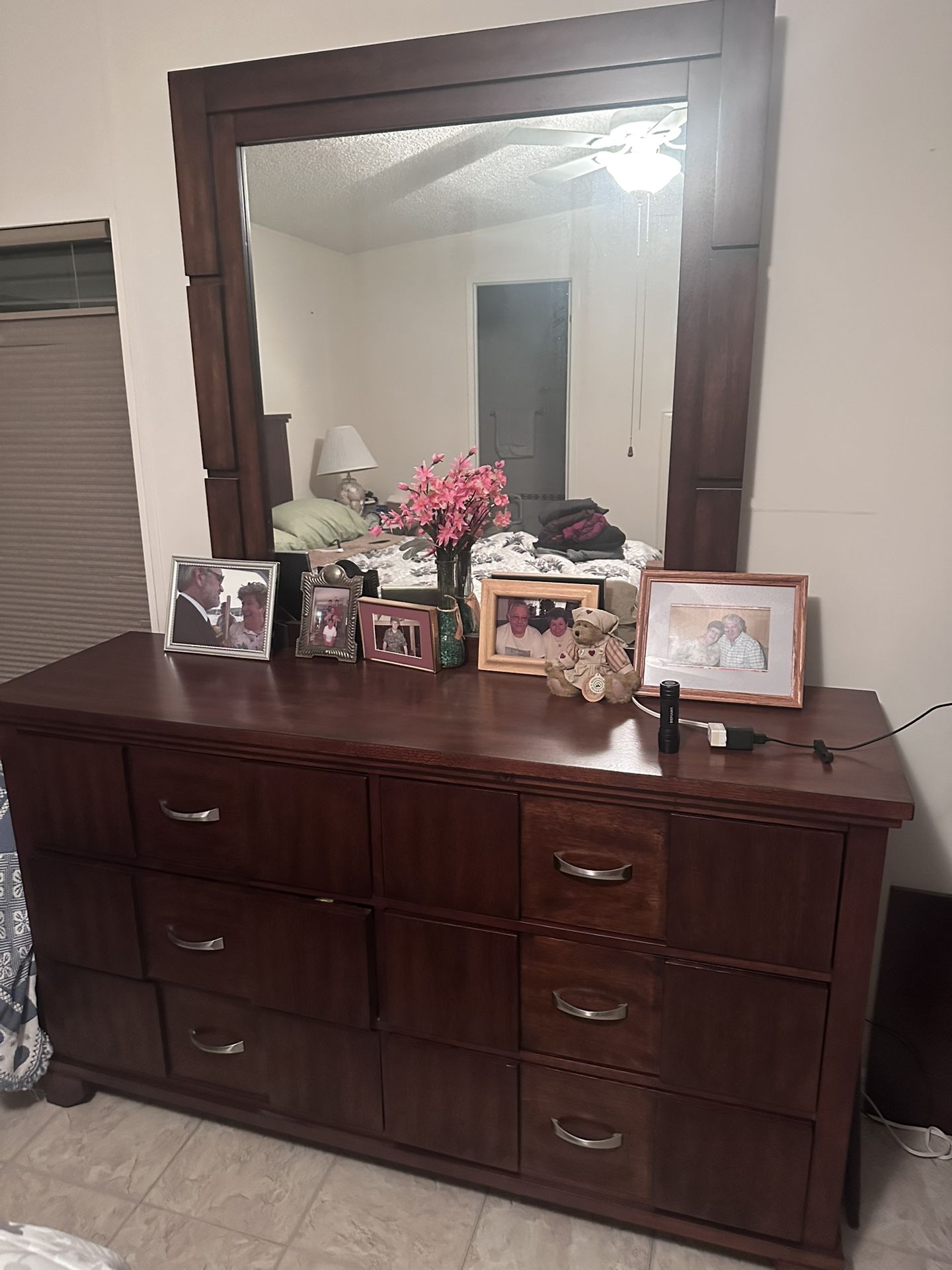 Solid Word Bedroom Set Queen