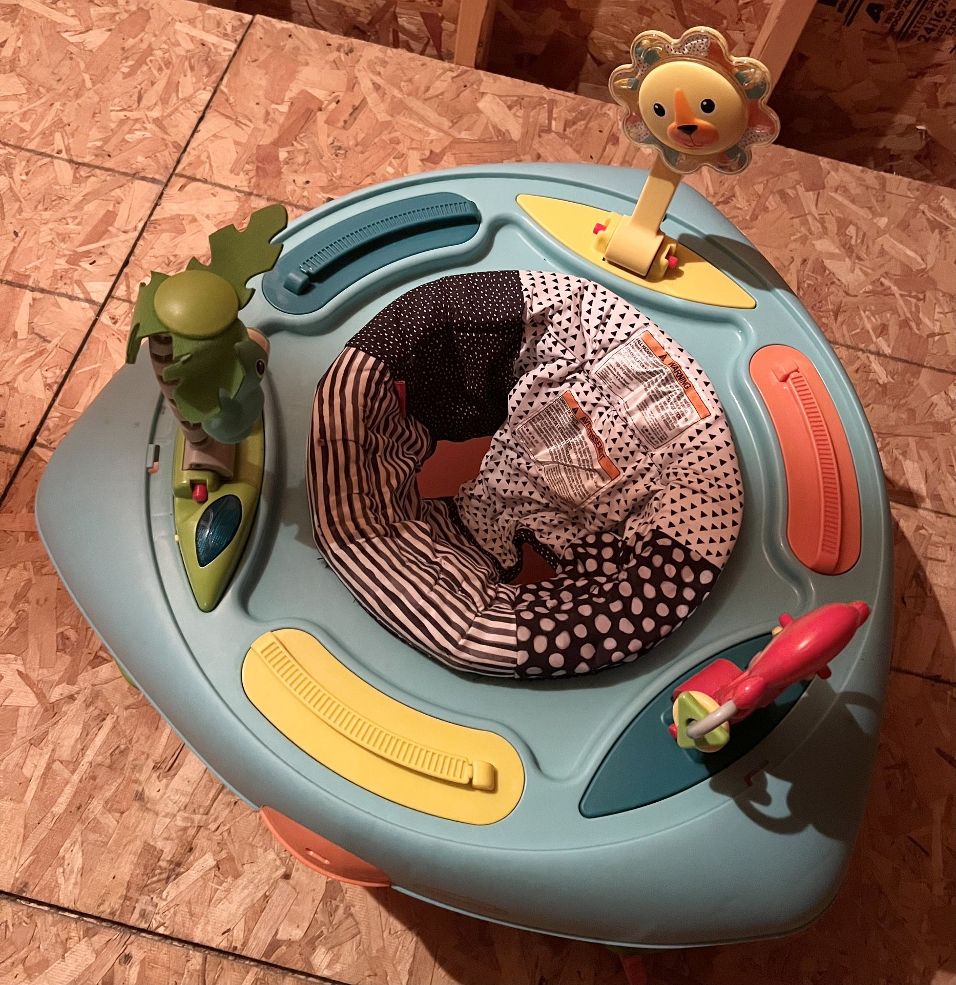 INFANTINO SIT, SPIN & STAND ENTERTAINER 360 SEAT & ACTIVITY TABLE.