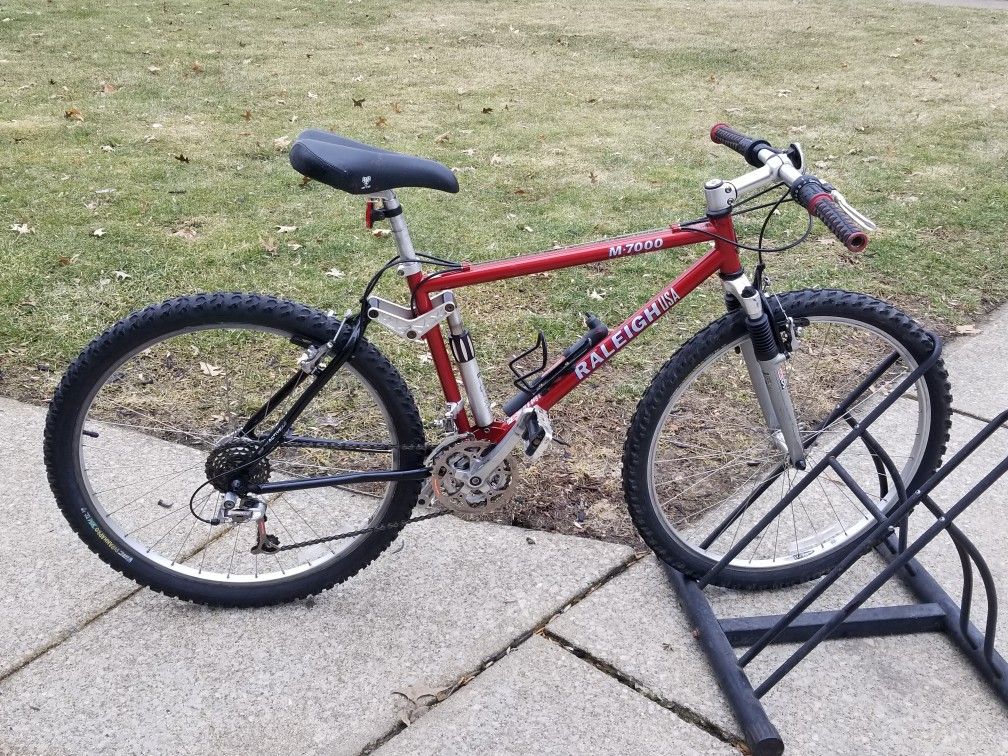 RALEIGH M-7000 FULL SUSPENSION