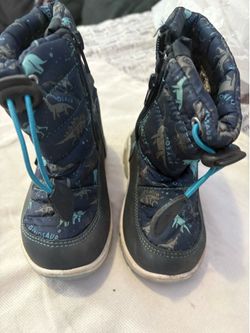 Toddler snow boots size 8