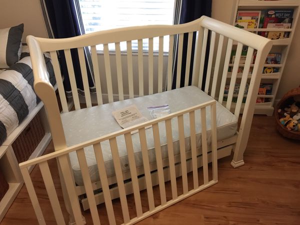 Bellini Alexander Crib With Mattress For Sale In Palmetto Bay Fl
