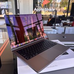 Apple 14” 2023 MacBook Pro M3 Chip 8GB Ram 512SSD! 90 day warranty! We offer financing!