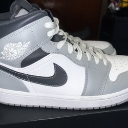 Air Jordan 1 Mid Smoke Grey