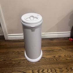 Diaper Trashcan 