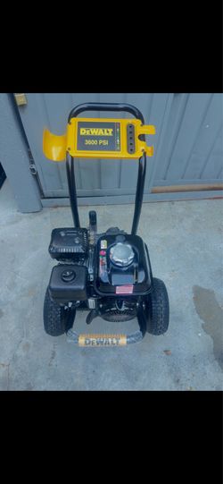 DEWALT 3600 PSI 2.5 GPM Gas Pressure Washer with Honda GX200 Engine Heavy-Duty Commercial Cold Water Power Cleaner