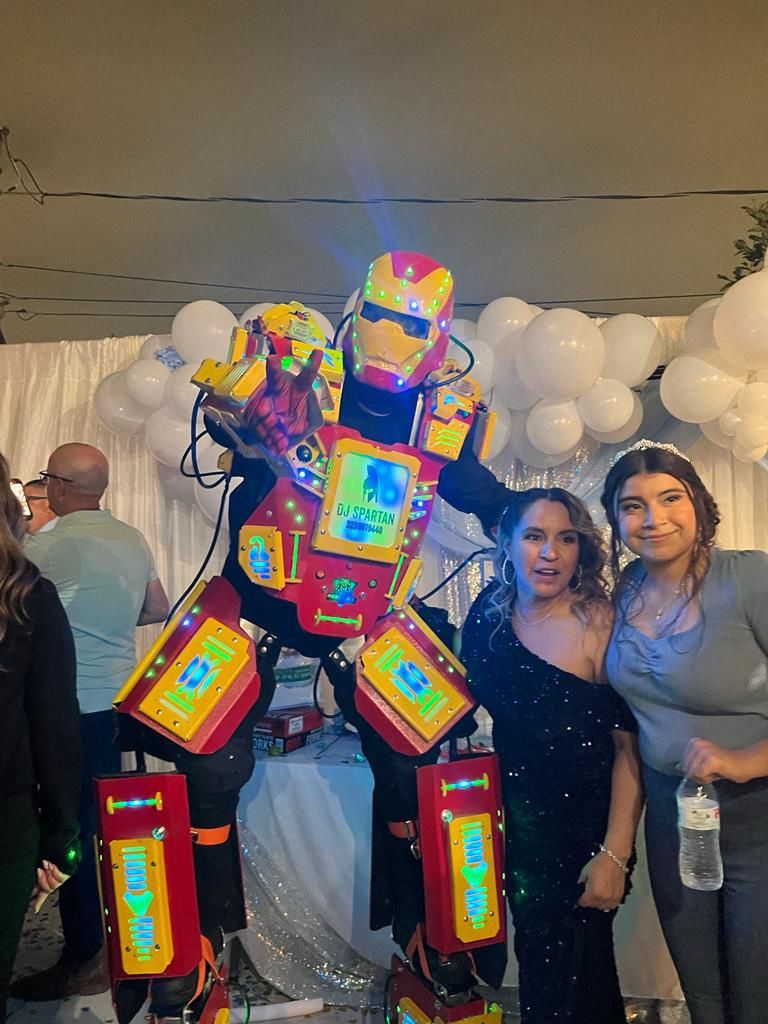 Robots Led, Cabezones Bad Bunny Y Peso Pluma, Botella Gigante