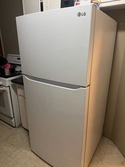 LG Top-Freezer Refrigerator White