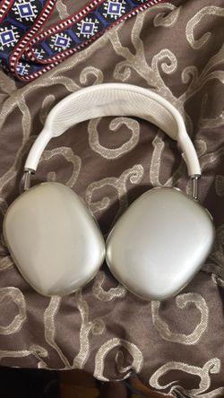 AirPods Pro Max (used, great condition)