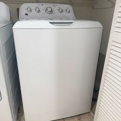 GE Top-Load Washer – Large Capacity, Works Great
