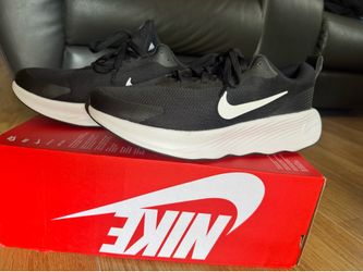 NIKE Running shoes (NEW)