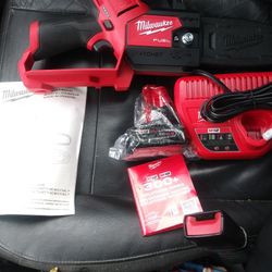 Milwuake M12 Fuel HATCHET "6" Pruning Saw