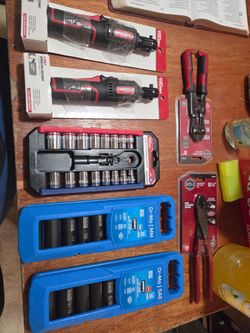 1/4" cordless rachet (two) type C charger
 Impact sockets,  bolt cutters, +++  NEW!                         Hablo Español  se vende herramienta,  vati
