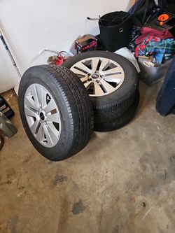 Subaru Original 75% Thread 225/65R17 Tires(3 In TOTAL)