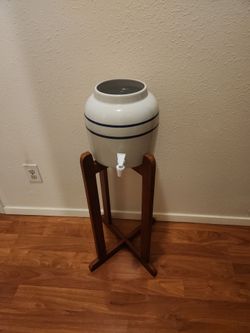 Ceramic Water Dispenser, and Stand  Located In SW Austin Off Brodie Ln 78745