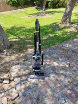 Shark Lift-Away with PowerFins HairPro and Odor Neutralizer Technology Upright Vacuum LA486 12" Cleaning Path