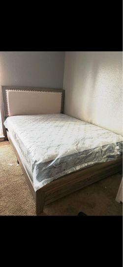 New Queen + Mattress set￼
