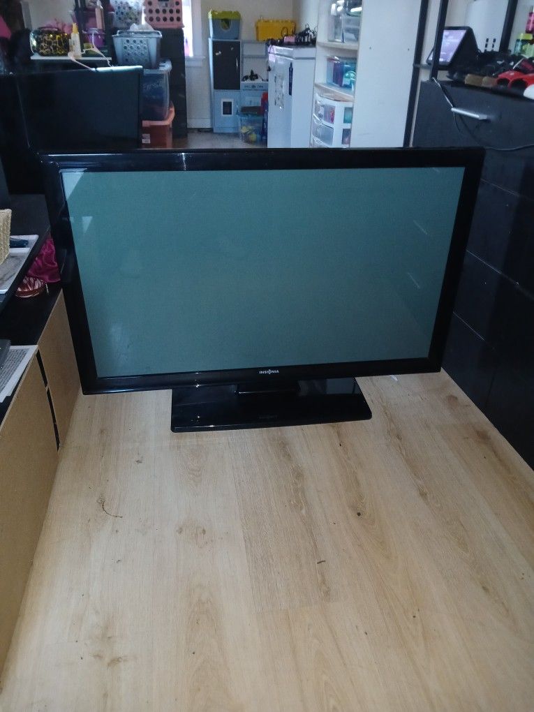 Flat Screen Insignia TV 40 Inch