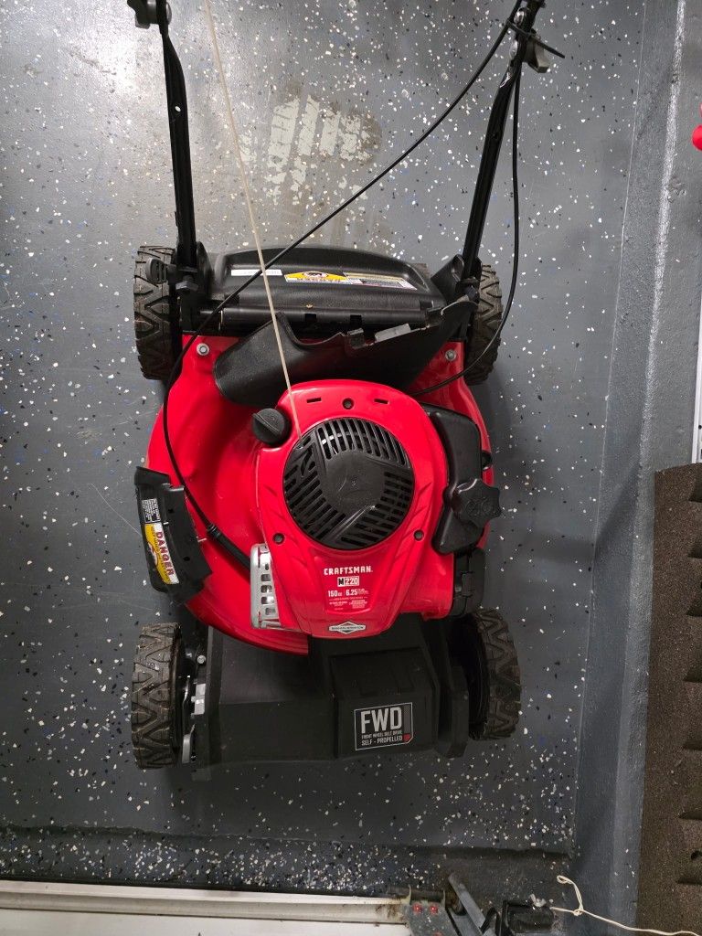 Like New Craftsman M220 Self propelled Lawn Mower