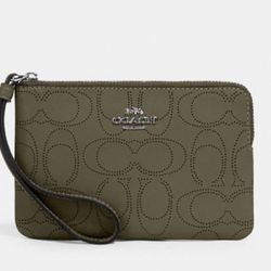 NWT Coach Corner Zip Wristlet In Signature Leather