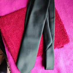 A Nice Dark Green Men's Tie 