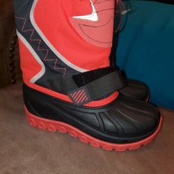 GUC Girls Snow boots size 1y
