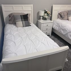 2 Twin Beds